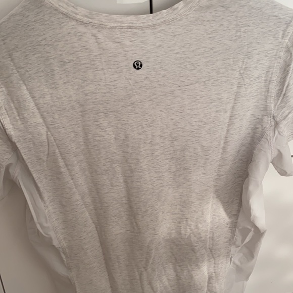 Light grey lululemon T-shirt - Picture 4 of 4